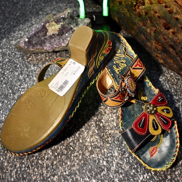 Jamaican made leather sandals - Picture 5 of 8